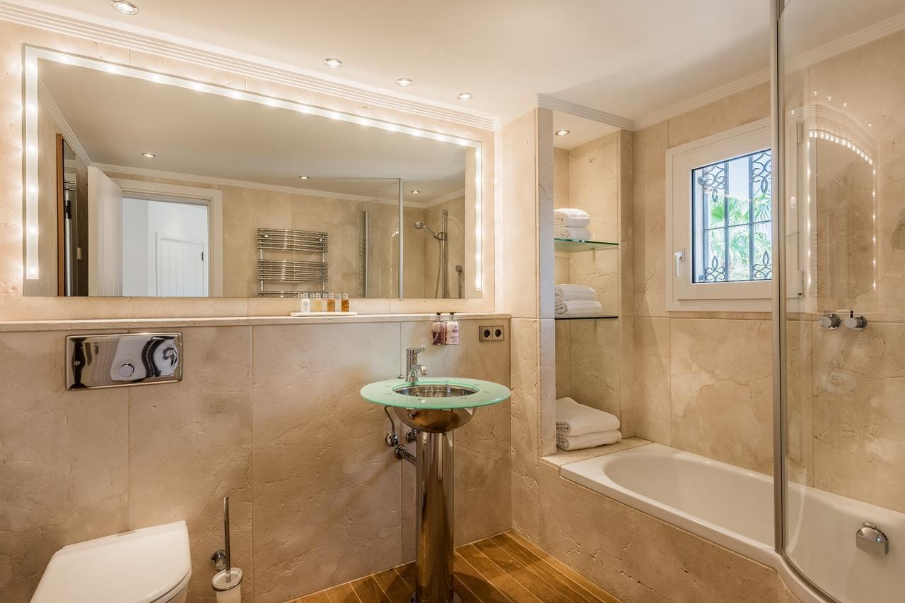 The By The House Bed and breakfast 3*