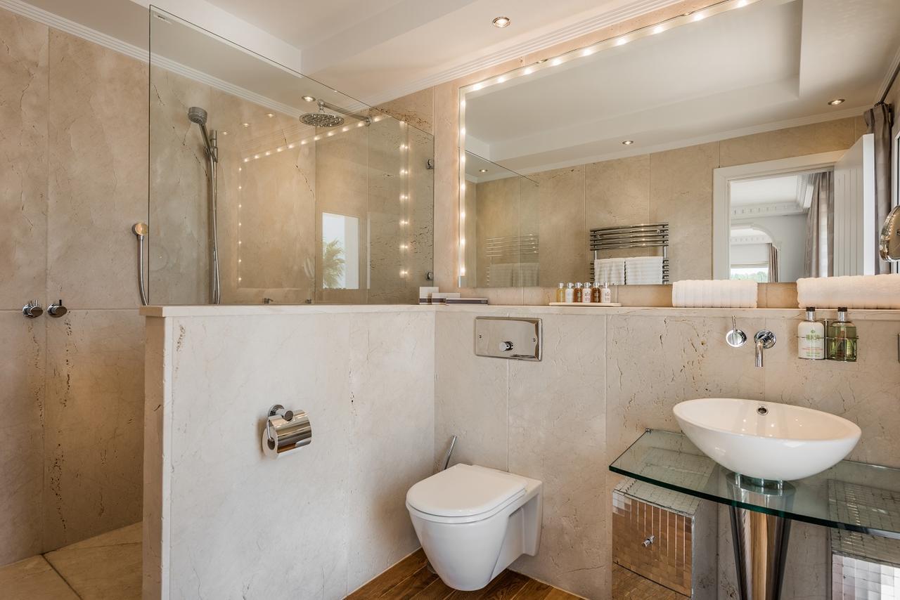 Bed & Breakfast The By The House Marbella